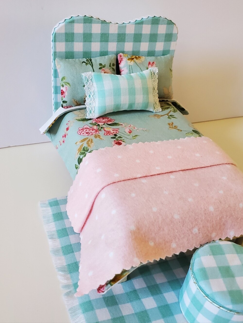 Miniature Dollhouse 1:12 Scale Bed Ottoman Aqua Plaid Floral Maileg